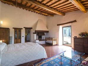 6 camere, culla da viaggio, Wi-Fi gratuito