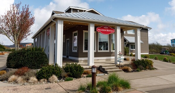 Exterior - Feelin Beachy - Oyhut Bay Seaside Village (Ocean Shores)