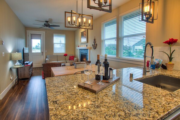 Interior - Sea Stars & Stripes Beach Cottage - Oyhut Bay Seaside Village (Ocean Shores)