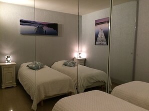 Spa - Luxury apartment rental, with large terrace & garden, direct access to the pool (Cannes)