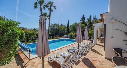 Luxury Villa, Sea Views, Very Close to Beach & Restaurants, Heatable Pool.