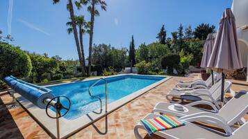 Lämmitetty uima-allas