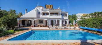 Luxury Villa, Sea Views, Very Close to Beach & Restaurants, Heatable Pool.