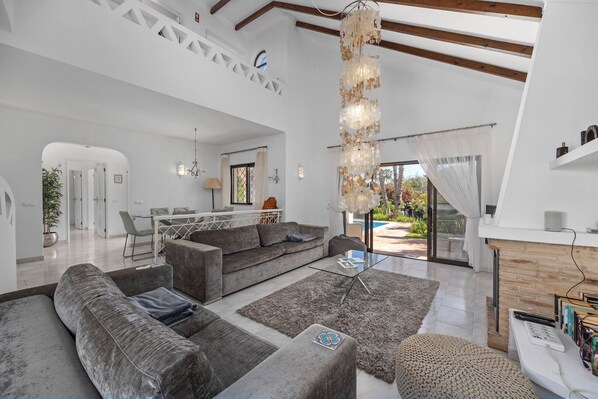 Smart TV, fireplace, video games, DVD player