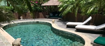 1ベッドルームコテージは、サリーンビーチから歩いてすぐの場所にあります。