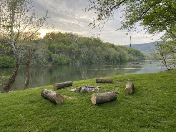 Property grounds - Charming 1800s Farmhouse on 47 Acres — Riverfront w/Views, Hot Tub, Pet-Friendly (Rileyville)