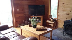 Téléviseur connecté, foyer, table de baby-foot, sélection de films