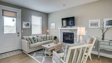 TV, fireplace, DVD player