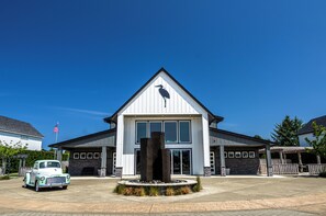 Exterior - Vista Del Mar Beach Condominium - Oyhut Bay Seaside Village (Ocean Shores)