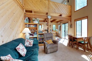 TV, fireplace, DVD player, books