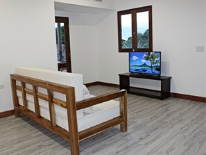 TV connectée de 42 pouces avec chaînes par câble, télévision