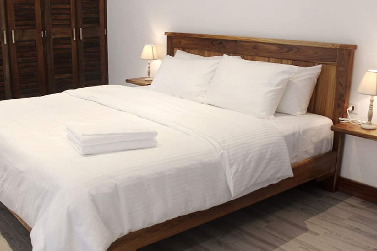 1 bedroom, premium bedding, soundproofing, free WiFi