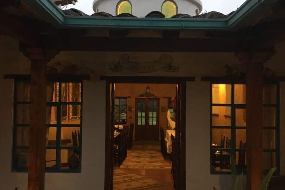 Las Palmeras Inn