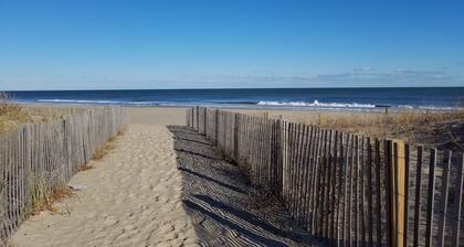 2 North Ocean Block Townhome 4 bed/3.5 bath Sleeps 14, Ocean View Top Floor