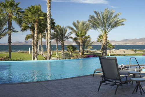 BeachFront, Golf, Heated pool, Tennis,Netflix, Gym, Pickleball