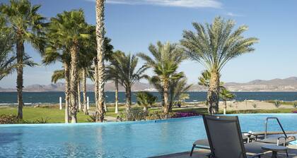 BeachFront, Golf, Heated pool, Tennis,Netflix, Gym, Pickleball