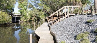 Chassahowitzka/Homossassa River Front With Two Kayaks