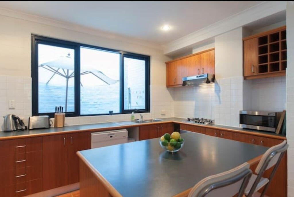 Charming Townhouse in the Heart of Fremantle — image 14