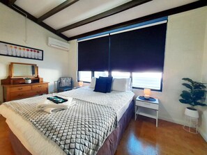 2 bedrooms, desk, iron/ironing board, travel cot