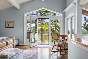 Interior - Morningside. Waterfront, newly renovated, dock and float, Pet friendly! (Harpswell)