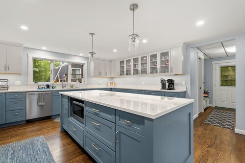 Morningside. Waterfront, newly renovated, dock and float, Pet friendly!