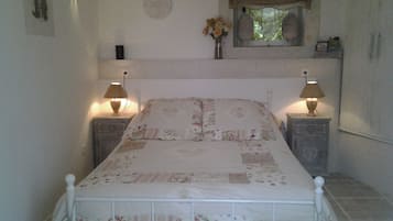 2 bedrooms, iron/ironing board, travel cot, WiFi