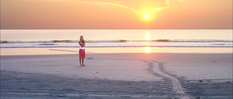 Guests can enjoy a serene beach experience with gentle waves and an expansive shoreline.