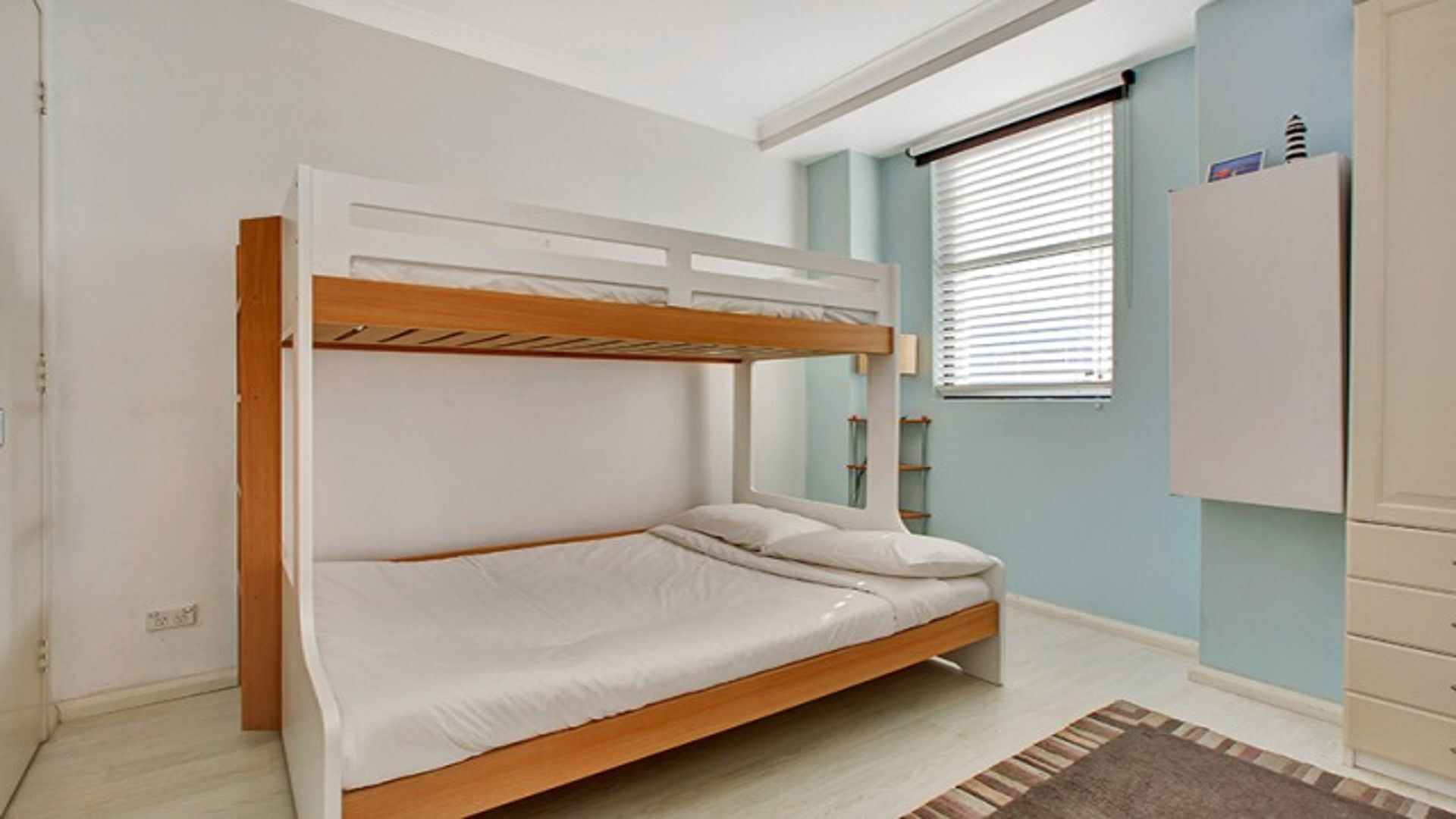 Ultimate 2-Bed Apartment in Surry Hills - Ultimate Convenience — image 4