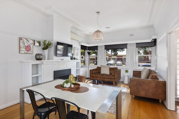 TV - Bendigo Signature Accommodation on Hargreaves (Bendigo)