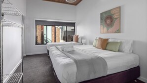 5 bedrooms, Internet - Bendigo Signature Accommodation on Hargreaves (Bendigo)