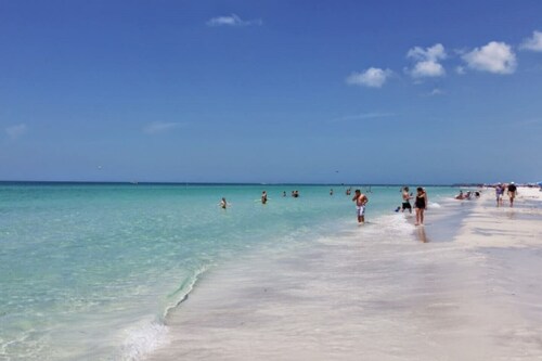 Nice studio near Anna Maria Island, IMG Academy, UTC Mall, Lecom Park