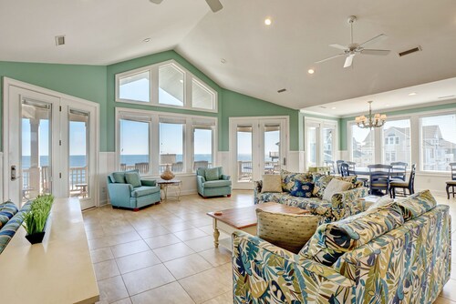 Very Large Oceanfront/Pool/Elevator/Tiki Bar/-Southern Grace on Topsail Island