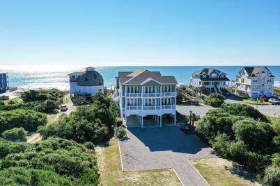 16 BRs/Pool/Elevator/Tiki Bar/Sleeps up to 60-Southern Grace on Topsail Island