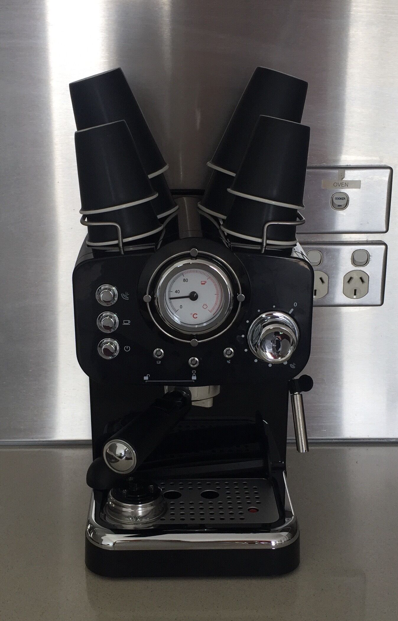 Pasadena Top Floor 1BR w balcony + free WiFi + parking — image 17