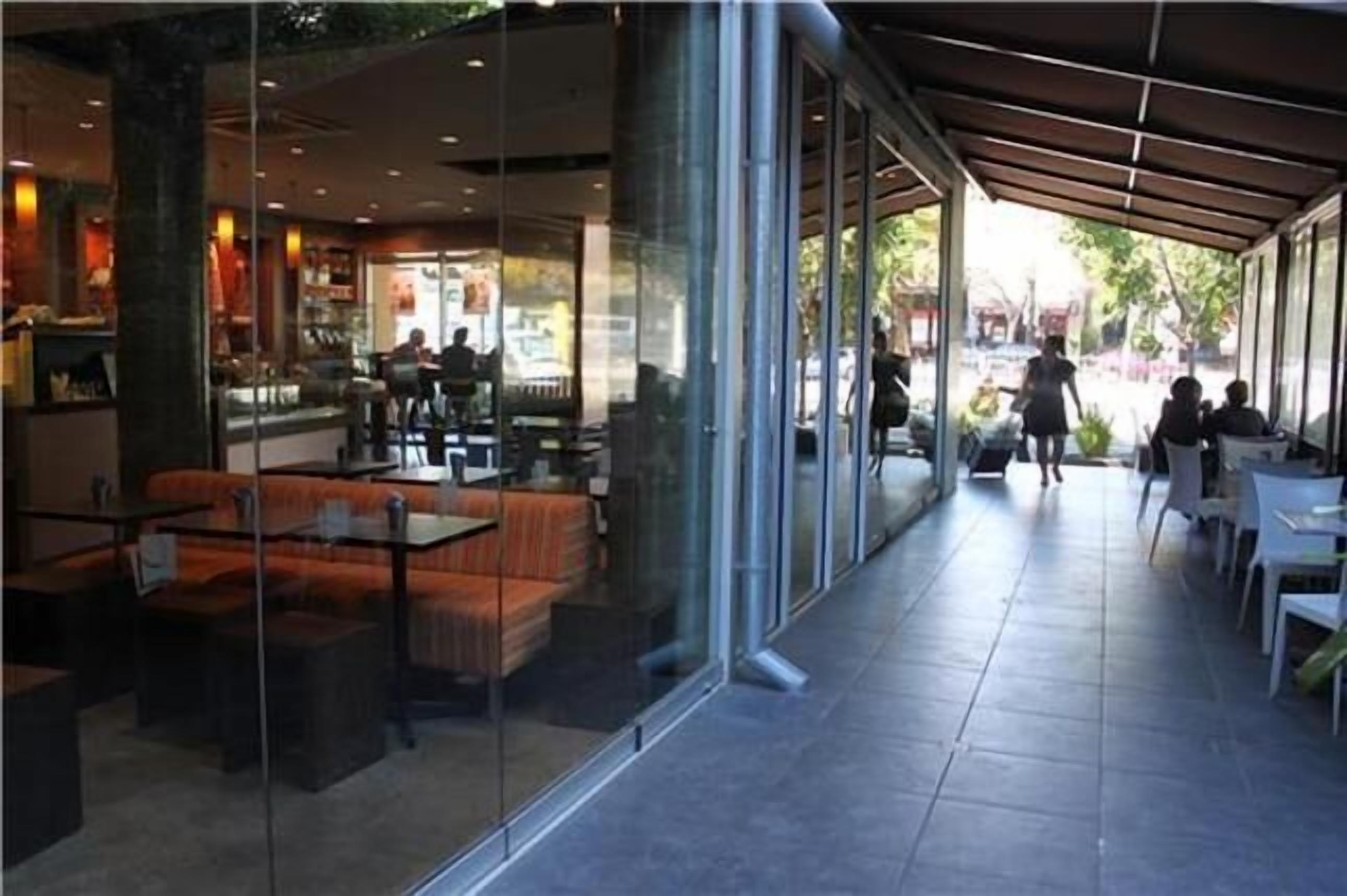 Pasadena Top Floor 1BR w balcony + free WiFi + parking — image 3