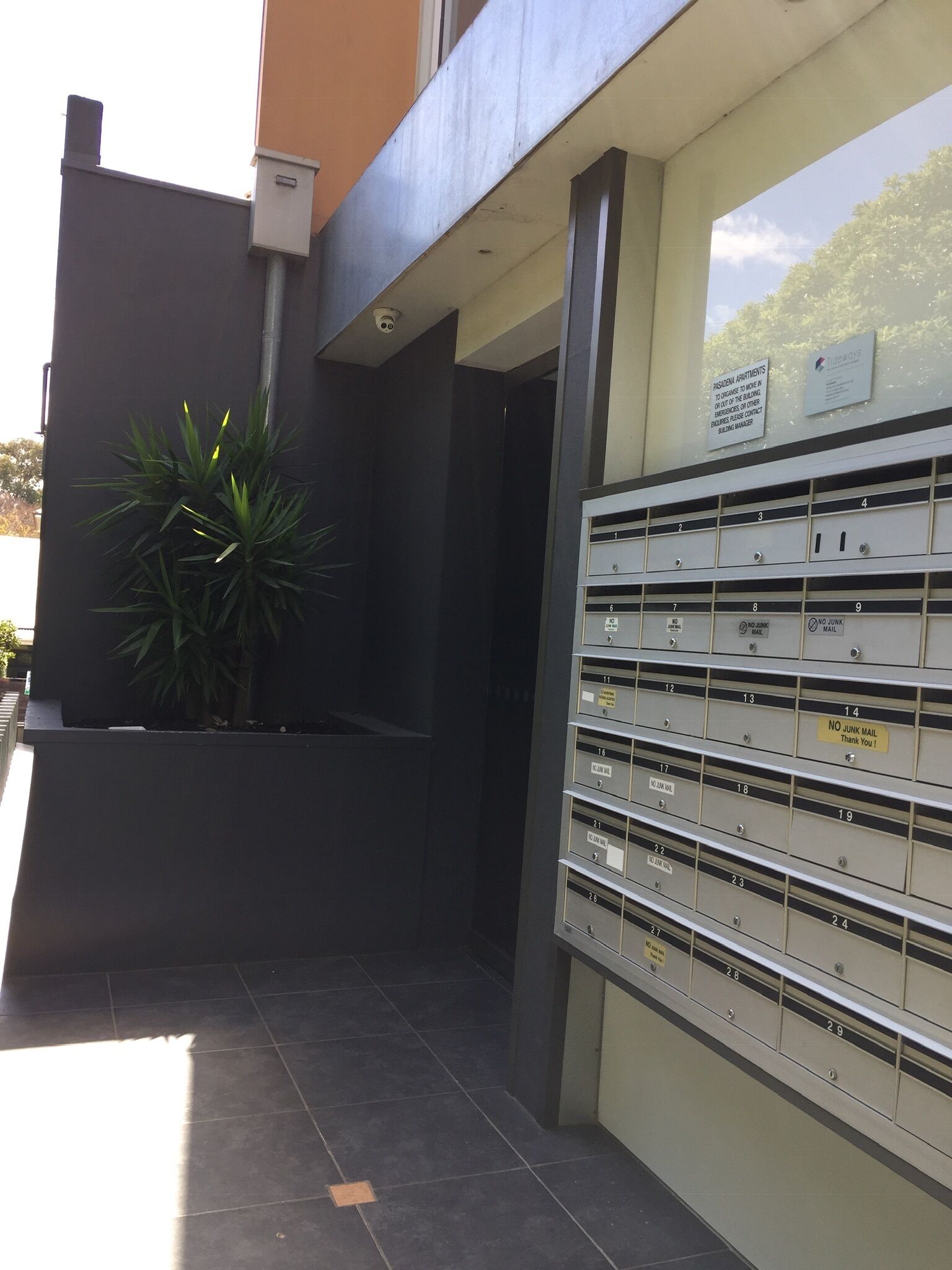 Pasadena Top Floor 1BR w balcony + free WiFi + parking — image 28