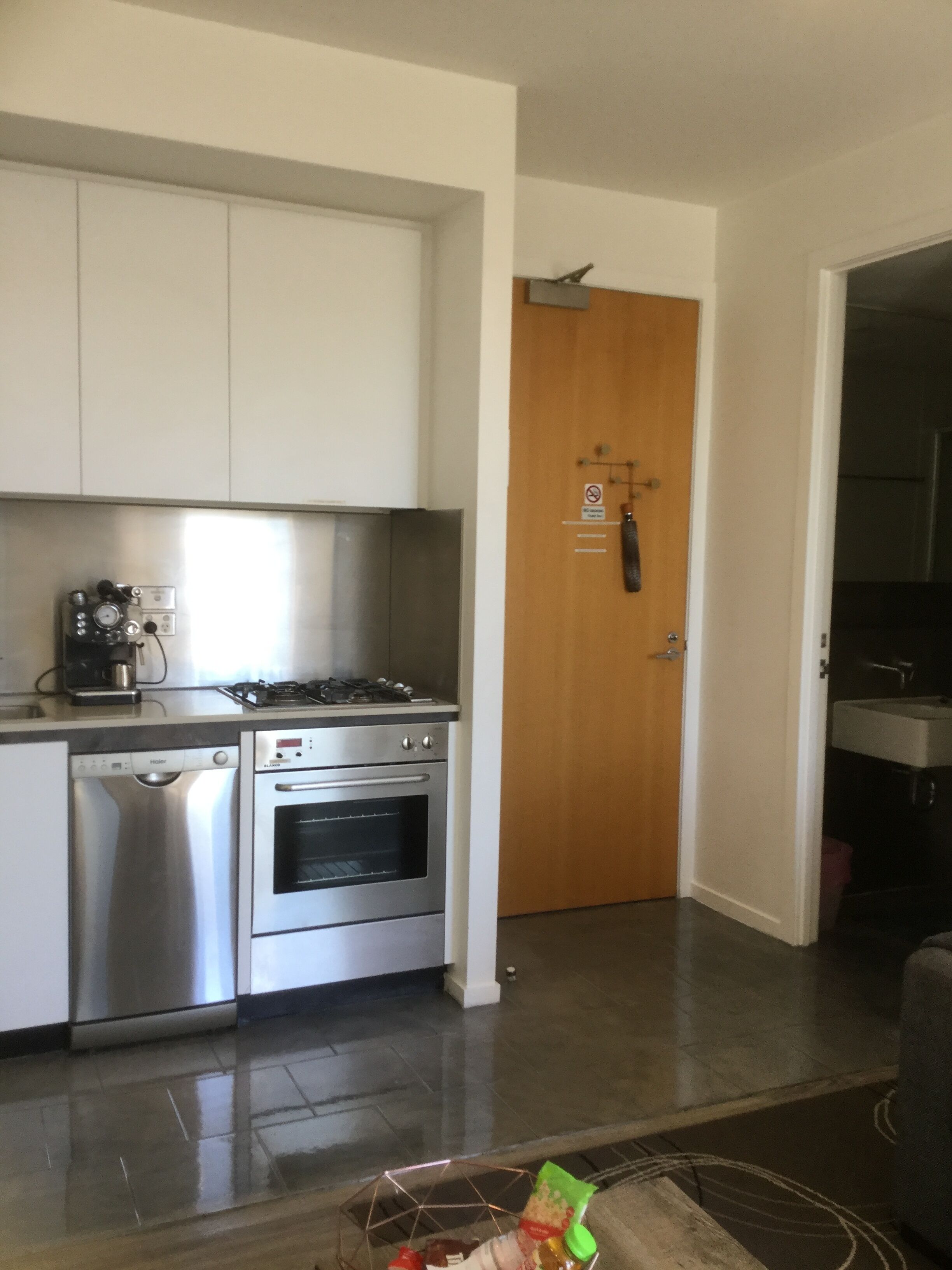 Pasadena Top Floor 1BR w balcony + free WiFi + parking — image 14