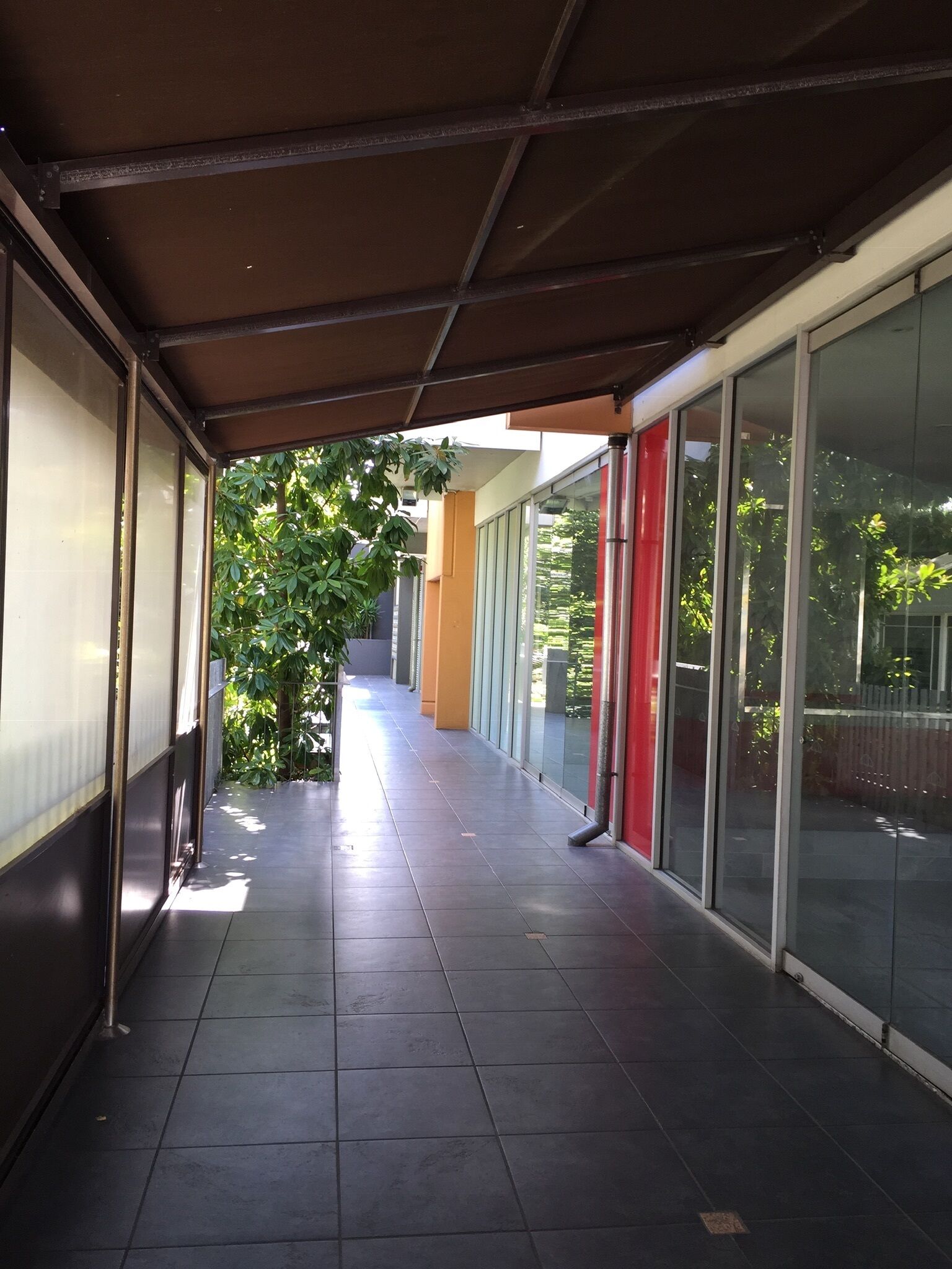 Pasadena Top Floor 1BR w balcony + free WiFi + parking — image 2