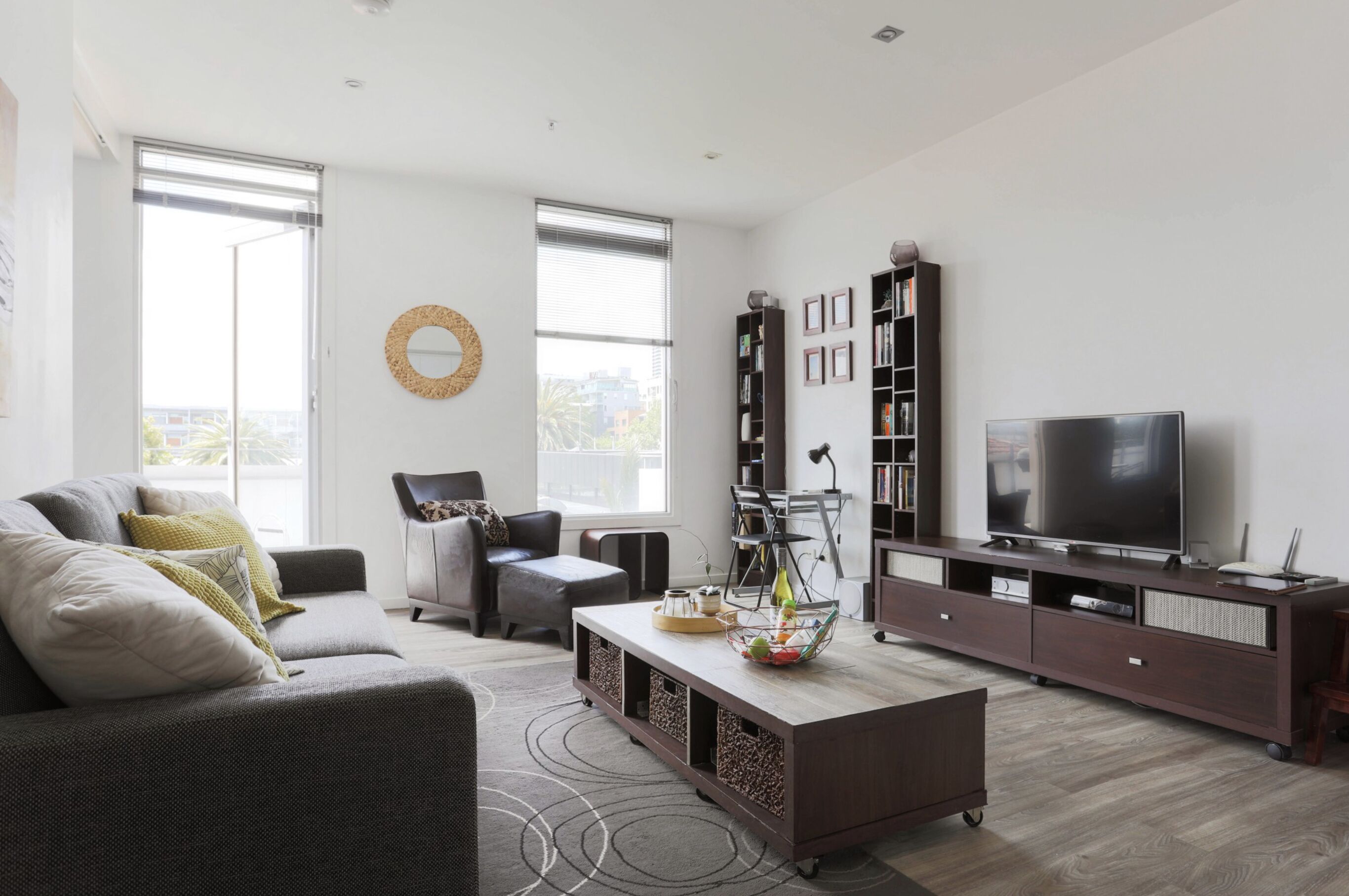 Pasadena Top Floor 1BR w balcony + free WiFi + parking — image 8