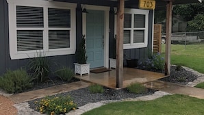 Exterior detail - Beautiful Updated/Decorated Quaint Cottage in the Heart of Fredericksburg (Fredericksburg)