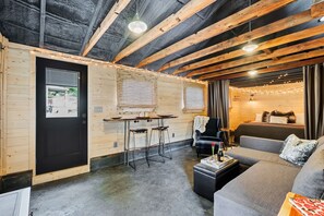 Smart TV, fireplace - The Shed for Couples Only!-Hermann (Hermann)