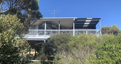 Der Eyrie - Coastal Retreat