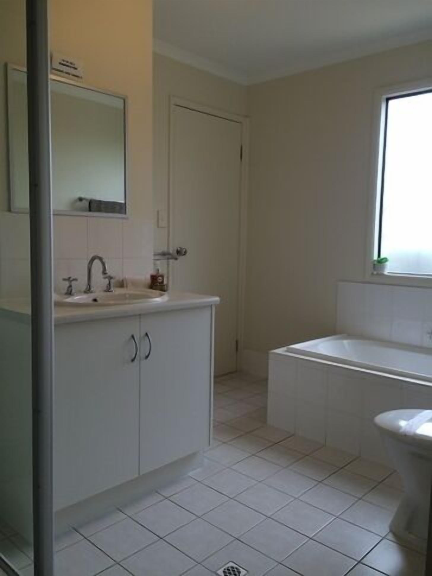 The Eyrie - coastal retreat — image 13