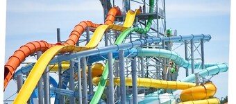 Oceanside! Bright Beachy 3 BDRM Hot Tub Dog Friendly Walk to Beach WIFI