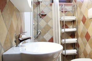 Doccia, asciugacapelli, bidet, asciugamani