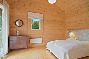 5 bedrooms, travel crib, free WiFi