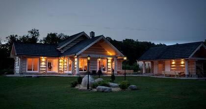 Beautiful log house. sauna and annex. big garden. close to nature. Pet friendly.