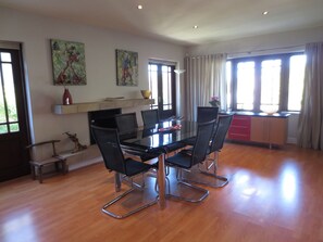 Dining - SPECIAL HOLIDAY HOME !                                              (Ho)