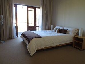 3 bedrooms, iron/ironing board, bed sheets - SPECIAL HOLIDAY HOME !                                              (Ho)