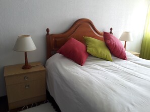 3 slaapkamers, een strijkplank/strijkijzer, reisbedje, gratis wifi